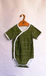 WRAP ONESIE – TERRANIUM GREEN SS19/20