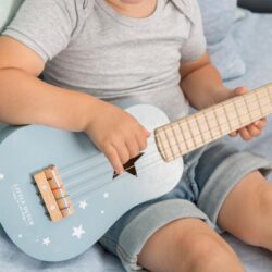 Wooden Guitar – blue