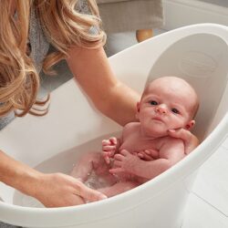 SHNUGGLE – Baby Bath With Plug & Foam Backrest